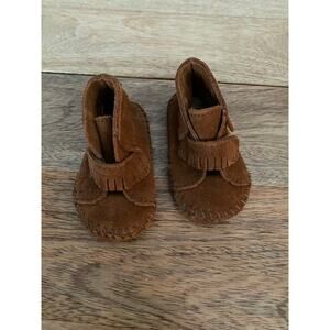 Minnetonka Infant Leather Fringe Moccasins | Size 2